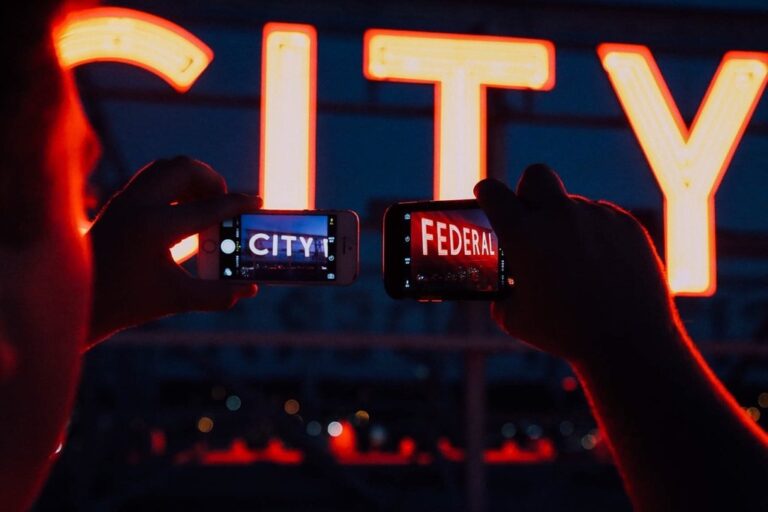 smartphone-city-sign-red-neon-neon-sign-41318-pxhere.com