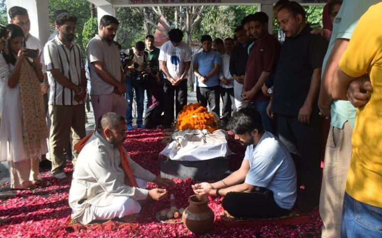 000000000-1774419744